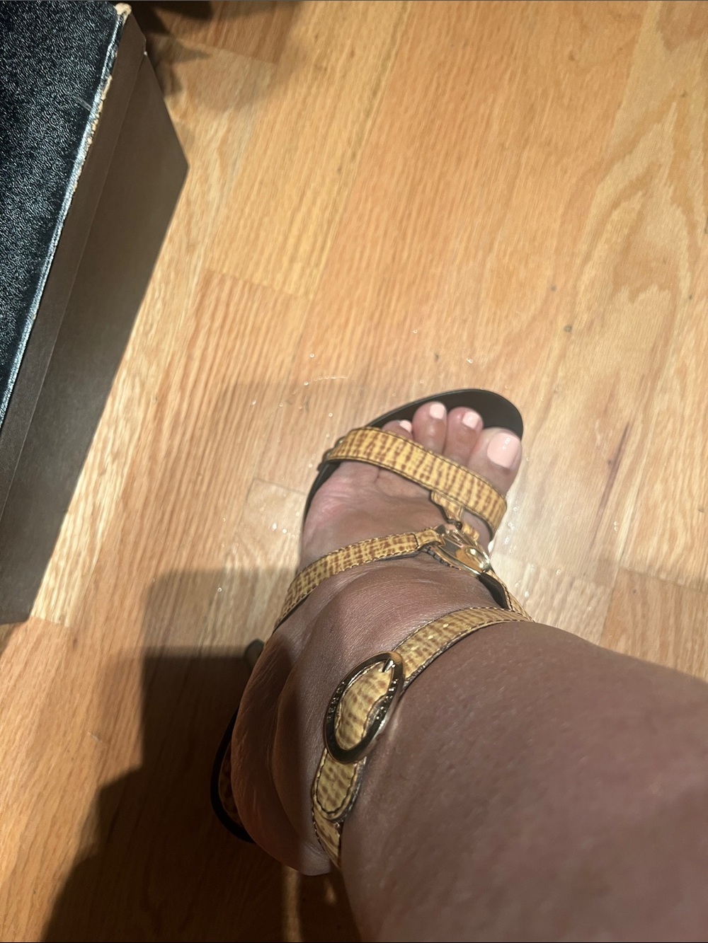 Fendi Yellow T-Strap Sandals with Signature Logo Accent - Picture 5 of 8